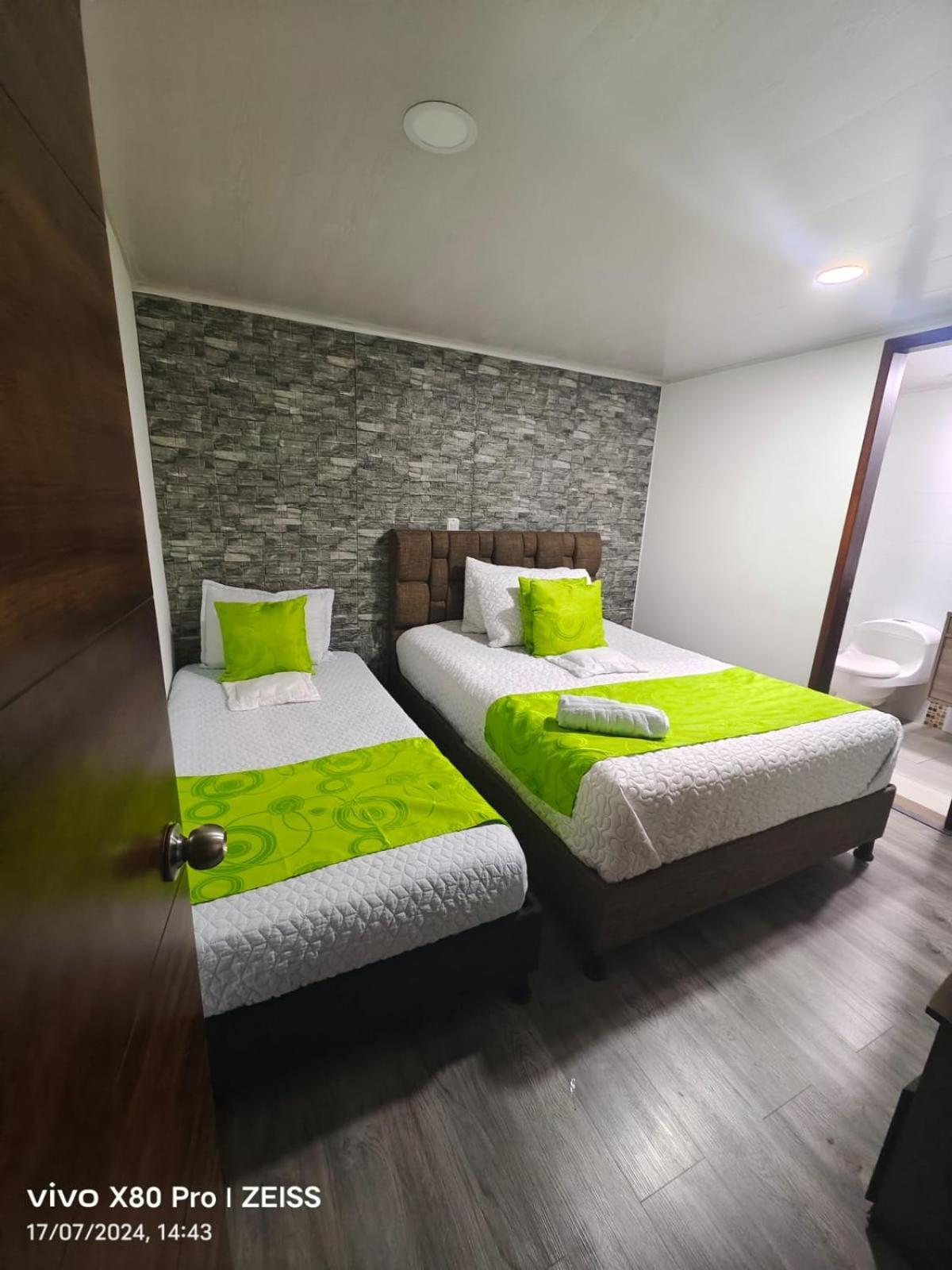 Hotel Kristal Ferial Bogota Exterior photo